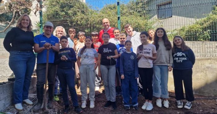 Junta de Freguesia do Cani&ccedil;o leva tradi&ccedil;&atilde;o agr&iacute;cola &agrave;s escolas