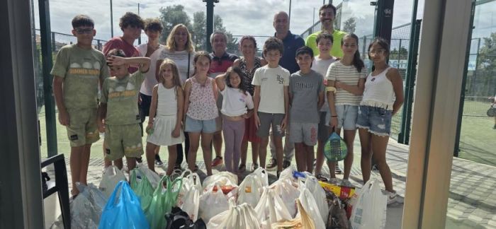 Atividades de Ver&atilde;o no Padel Centro Cani&ccedil;o - Balan&ccedil;o Final e Entrega de Donativos