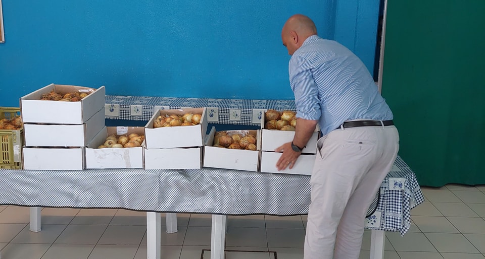 Foto 1 - Entrega das Cebolas ADRA