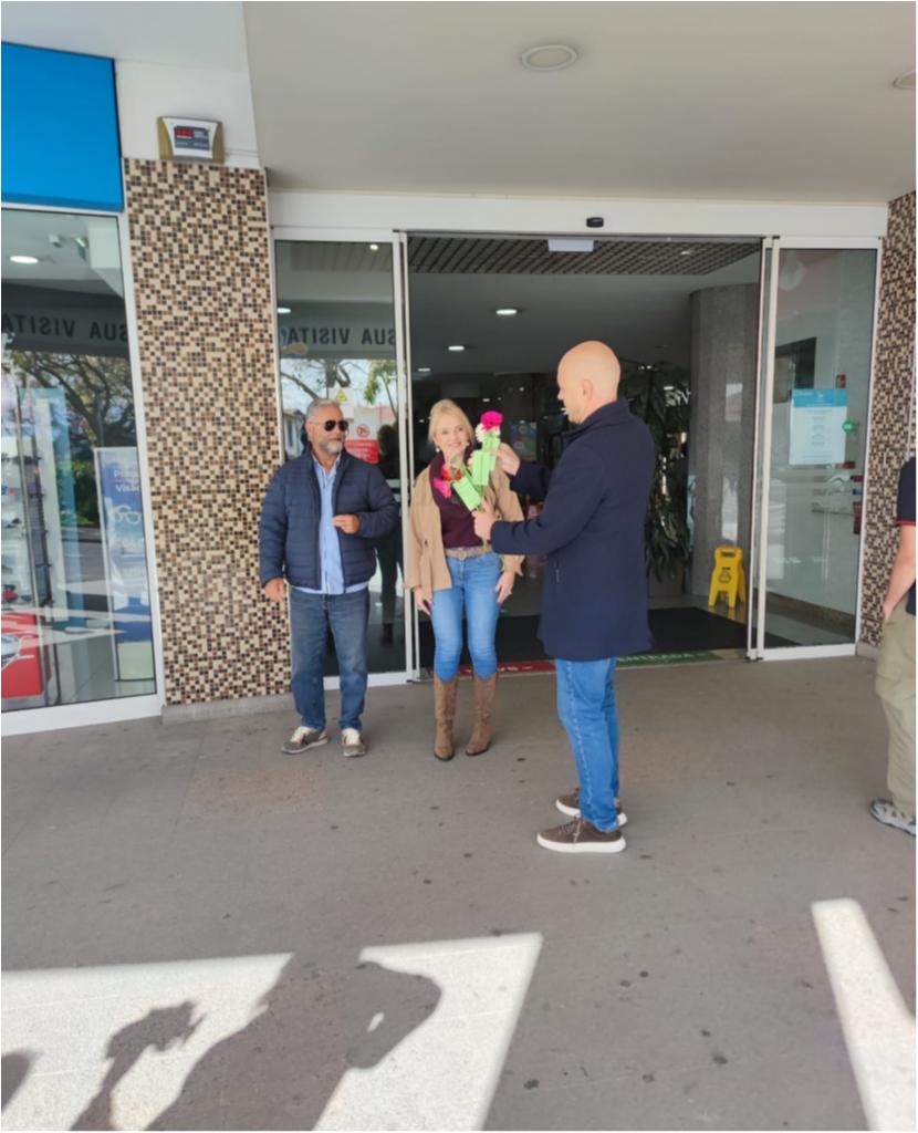 Entrega de flores - Dia da Mulher